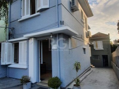 Casa à venda com 260m², 3 quartos, 3 vagas no bairro Petrópolis em Porto Alegre - Foto 2