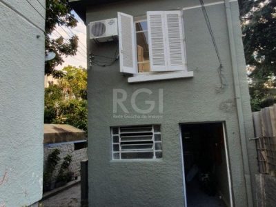 Casa à venda com 260m², 3 quartos, 3 vagas no bairro Petrópolis em Porto Alegre - Foto 32