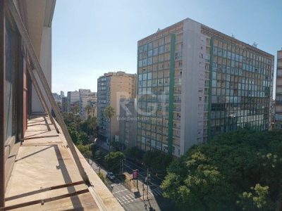 Apartamento à venda com 245m², 3 quartos, 1 suíte, 2 vagas no bairro Independência em Porto Alegre - Foto 7