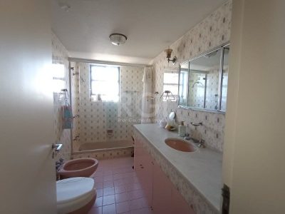 Apartamento à venda com 245m², 3 quartos, 1 suíte, 2 vagas no bairro Independência em Porto Alegre - Foto 16