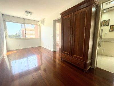 Apartamento à venda com 45m², 1 quarto, 1 vaga no bairro Menino Deus em Porto Alegre - Foto 2