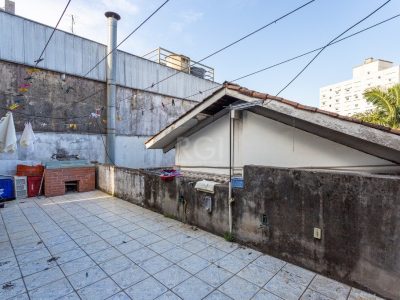 Casa à venda com 272m², 3 quartos, 2 vagas no bairro Santa Cecília em Porto Alegre - Foto 34