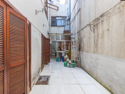 Casa à venda com 272m², 3 quartos, 2 vagas no bairro Santa Cecília em Porto Alegre - Foto 46