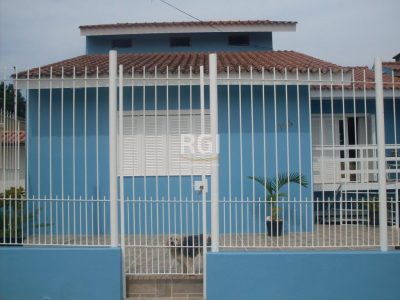 Casa à venda com 184m², 4 quartos, 1 suíte, 3 vagas no bairro Jardim Carvalho em Porto Alegre - Foto 2