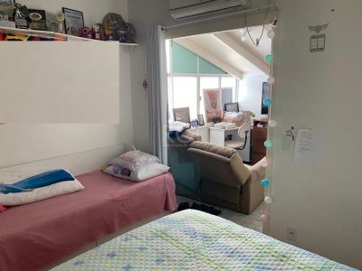 Casa à venda com 316m², 3 quartos, 1 suíte, 4 vagas no bairro Santana em Porto Alegre - Foto 15