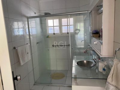 Casa à venda com 316m², 3 quartos, 1 suíte, 4 vagas no bairro Santana em Porto Alegre - Foto 14