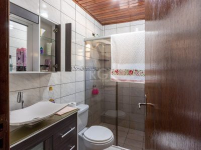 Casa à venda com 240m², 6 quartos, 3 suítes, 2 vagas no bairro Glória em Porto Alegre - Foto 29