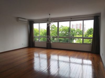 Apartamento à venda com 130m², 3 quartos, 1 suíte, 2 vagas no bairro Moinhos de Vento em Porto Alegre - Foto 3