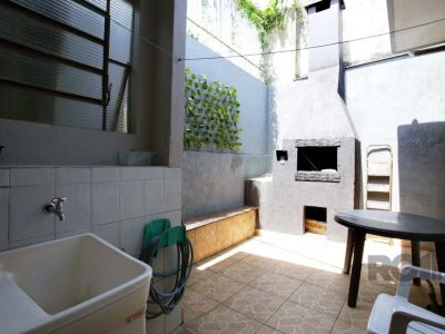 Casa à venda com 120m², 3 quartos, 1 suíte, 2 vagas no bairro Santo Antônio em Porto Alegre - Foto 28