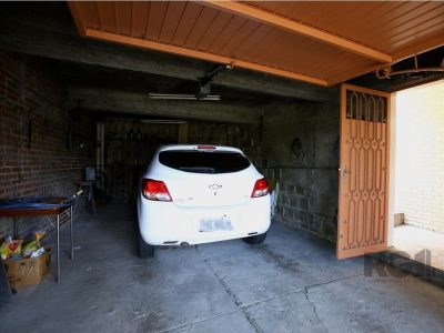 Casa à venda com 120m², 3 quartos, 1 suíte, 2 vagas no bairro Santo Antônio em Porto Alegre - Foto 31