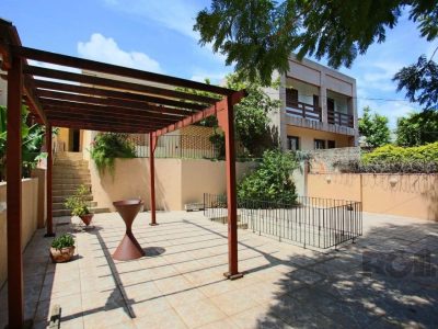 Casa à venda com 120m², 3 quartos, 1 suíte, 2 vagas no bairro Santo Antônio em Porto Alegre - Foto 33