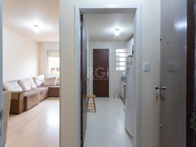 Apartamento à venda com 59m², 2 quartos no bairro Medianeira em Porto Alegre - Foto 4