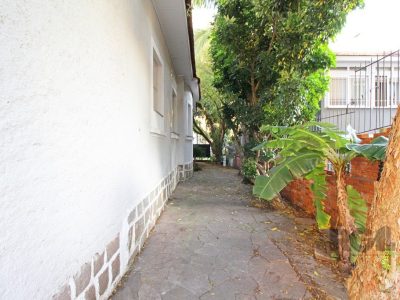 Casa à venda com 187m², 2 quartos, 20 vagas no bairro Petrópolis em Porto Alegre - Foto 19