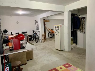 Casa à venda com 200m², 3 quartos, 1 suíte, 1 vaga no bairro Jardim do Salso em Porto Alegre - Foto 14