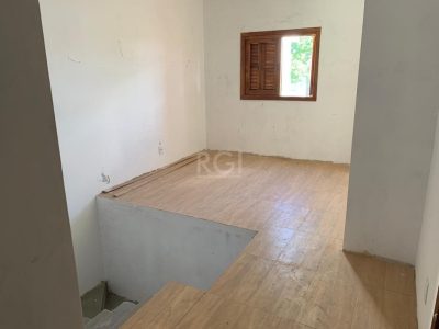 Casa à venda com 23m², 3 quartos, 1 suíte, 1 vaga no bairro Medianeira em Porto Alegre - Foto 10