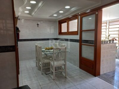 Casa à venda com 200m², 4 quartos, 1 suíte, 4 vagas no bairro Ipanema em Porto Alegre - Foto 5