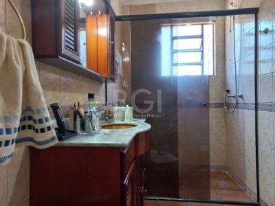 Casa à venda com 200m², 4 quartos, 1 suíte, 4 vagas no bairro Ipanema em Porto Alegre - Foto 14