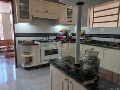 Casa à venda com 200m², 4 quartos, 1 suíte, 4 vagas no bairro Ipanema em Porto Alegre - Foto 17