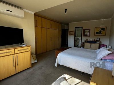 Casa à venda com 376m², 4 quartos, 3 suítes, 3 vagas no bairro Cristal em Porto Alegre - Foto 31