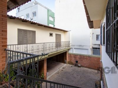 Casa à venda com 448m², 7 quartos, 3 suítes, 8 vagas no bairro Santana em Porto Alegre - Foto 46