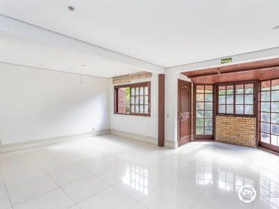 Casa à venda com 330m², 4 quartos, 3 suítes, 2 vagas no bairro Petrópolis em Porto Alegre - Foto 3