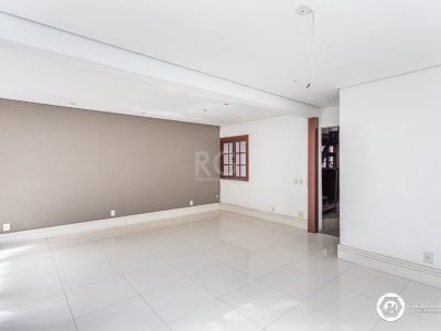 Casa à venda com 330m², 4 quartos, 3 suítes, 2 vagas no bairro Petrópolis em Porto Alegre - Foto 5