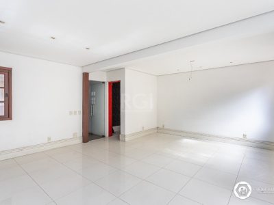 Casa à venda com 330m², 4 quartos, 3 suítes, 2 vagas no bairro Petrópolis em Porto Alegre - Foto 6