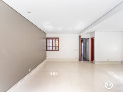 Casa à venda com 330m², 4 quartos, 3 suítes, 2 vagas no bairro Petrópolis em Porto Alegre - Foto 7