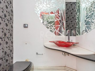 Casa à venda com 330m², 4 quartos, 3 suítes, 2 vagas no bairro Petrópolis em Porto Alegre - Foto 12