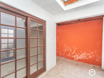 Casa à venda com 330m², 4 quartos, 3 suítes, 2 vagas no bairro Petrópolis em Porto Alegre - Foto 13