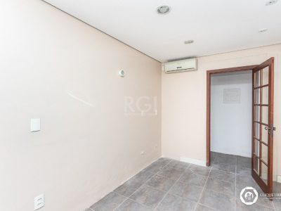 Casa à venda com 330m², 4 quartos, 3 suítes, 2 vagas no bairro Petrópolis em Porto Alegre - Foto 14