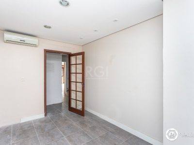 Casa à venda com 330m², 4 quartos, 3 suítes, 2 vagas no bairro Petrópolis em Porto Alegre - Foto 15