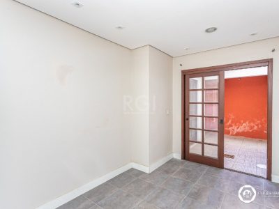 Casa à venda com 330m², 4 quartos, 3 suítes, 2 vagas no bairro Petrópolis em Porto Alegre - Foto 16