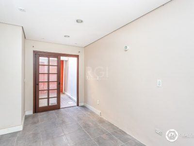 Casa à venda com 330m², 4 quartos, 3 suítes, 2 vagas no bairro Petrópolis em Porto Alegre - Foto 17