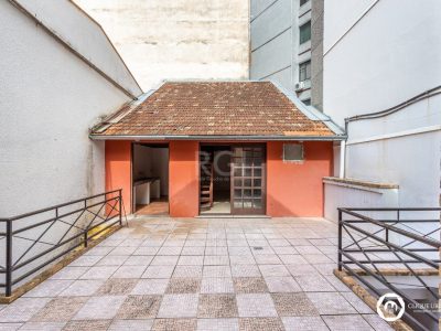 Casa à venda com 330m², 4 quartos, 3 suítes, 2 vagas no bairro Petrópolis em Porto Alegre - Foto 20