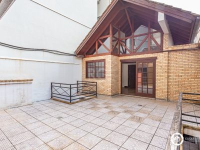 Casa à venda com 330m², 4 quartos, 3 suítes, 2 vagas no bairro Petrópolis em Porto Alegre - Foto 23