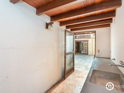 Casa à venda com 330m², 4 quartos, 3 suítes, 2 vagas no bairro Petrópolis em Porto Alegre - Foto 24