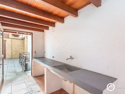 Casa à venda com 330m², 4 quartos, 3 suítes, 2 vagas no bairro Petrópolis em Porto Alegre - Foto 25