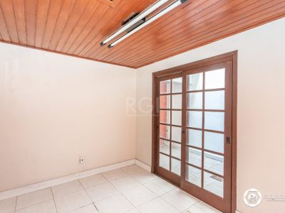 Casa à venda com 330m², 4 quartos, 3 suítes, 2 vagas no bairro Petrópolis em Porto Alegre - Foto 31