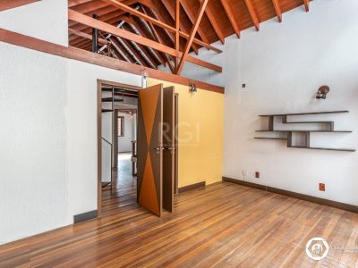 Casa à venda com 330m², 4 quartos, 3 suítes, 2 vagas no bairro Petrópolis em Porto Alegre - Foto 35