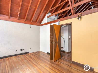 Casa à venda com 330m², 4 quartos, 3 suítes, 2 vagas no bairro Petrópolis em Porto Alegre - Foto 36