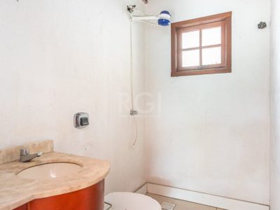 Casa à venda com 330m², 4 quartos, 3 suítes, 2 vagas no bairro Petrópolis em Porto Alegre - Foto 48