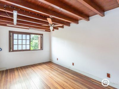 Casa à venda com 330m², 4 quartos, 3 suítes, 2 vagas no bairro Petrópolis em Porto Alegre - Foto 52