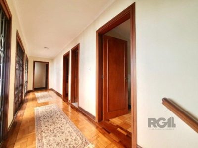 Casa à venda com 450m², 4 quartos, 2 suítes, 4 vagas no bairro Três Figueiras em Porto Alegre - Foto 4