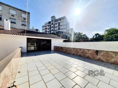 Casa à venda com 450m², 4 quartos, 2 suítes, 4 vagas no bairro Três Figueiras em Porto Alegre - Foto 10