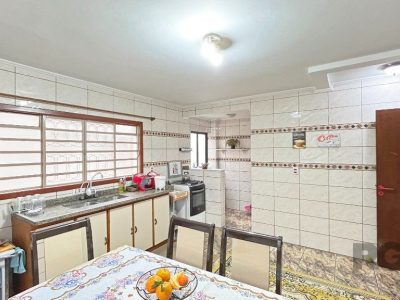 Casa à venda com 325m², 3 quartos, 1 suíte, 5 vagas no bairro Santa Tereza em Porto Alegre - Foto 22