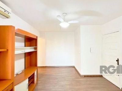 Apartamento à venda com 59m², 2 quartos, 1 vaga no bairro Cristal em Porto Alegre - Foto 4