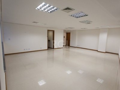 Conjunto/Sala à venda com 62m² no bairro Três Figueiras em Porto Alegre - Foto 3