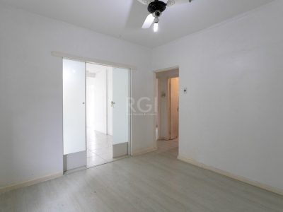 Casa à venda com 374m², 5 quartos, 10 vagas no bairro Petrópolis em Porto Alegre - Foto 3