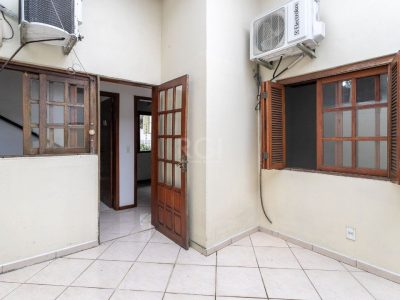 Casa à venda com 374m², 5 quartos, 10 vagas no bairro Petrópolis em Porto Alegre - Foto 30